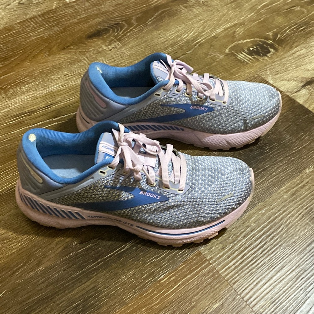 BROOKS Adrenaline GTS 22 Shoes